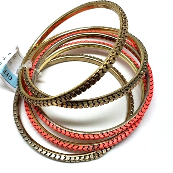 Women's Stunning Set of 5 Gold-tone & Salmon pink Colors Bangle Bracelets - Picture 2 of 8